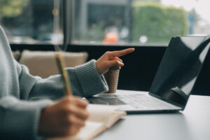 démarches pour renouveler un titre de séjour